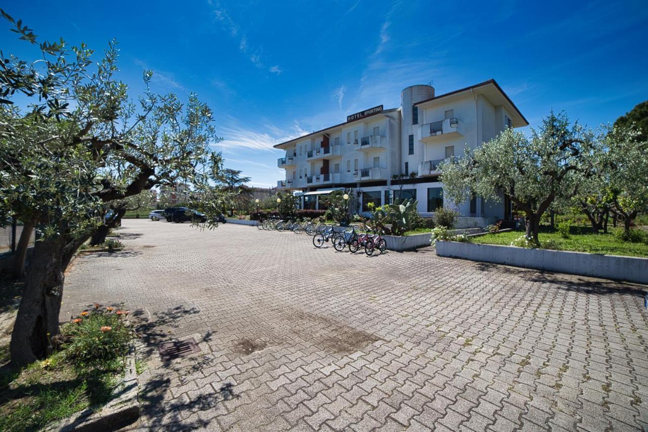 Hotel Sporting Vasto Bagian luar foto